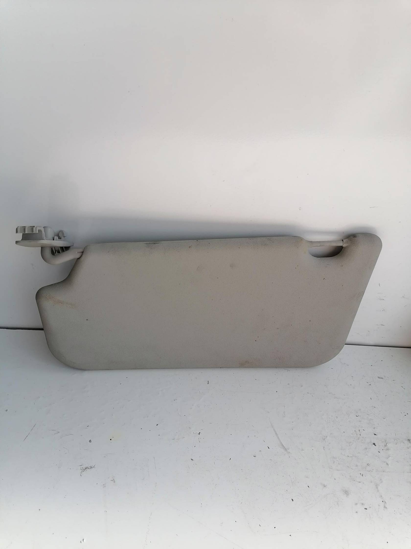 Aletta parasole parabrezza dx.